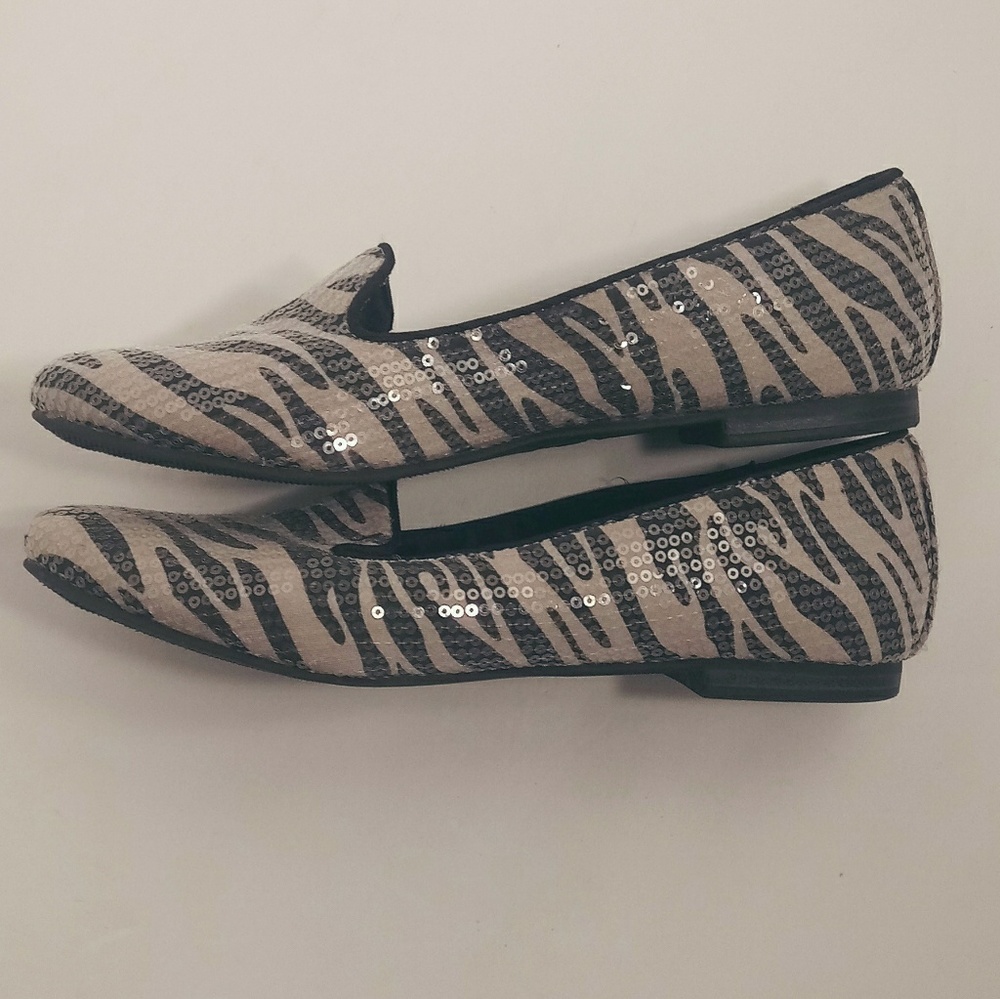 Zebra print Mia loafer style flats size 6